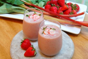 stop cravings with this strawberry Smoothie 
